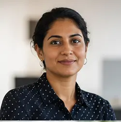 Portrait representing Aisha Grant, an AI professional